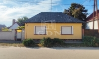 Eladó családi ház Baja, 100m2