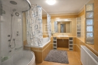 Úrhida 家庭别墅 8