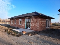 Szigetbecse Family House 1